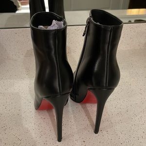 Vocosi ankle boots closed pointed toe brand brand new boots size 9